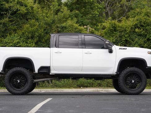 Used 2025 Chevrolet Silverado 2500 LTZ w/ LTZ Plus Package AWD/4WD image 7