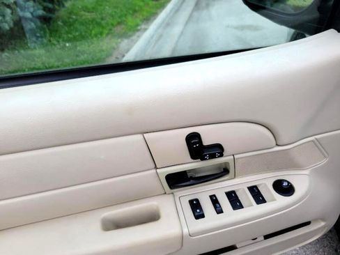 Used 2011 Ford Crown Victoria Police Interceptor w/ Comfort & Convenience Group image 7