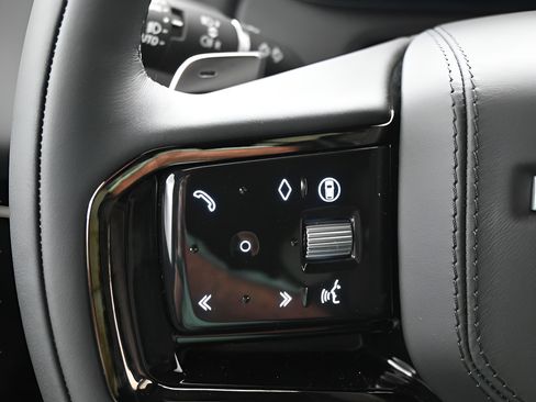 New 2026 Land Rover Range Rover Sport Dynamic SE AWD/4WD image 18