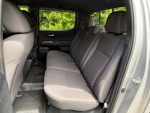 Used 2017 Toyota Tacoma TRD Sport w/ Tow Package AWD/4WD image 15