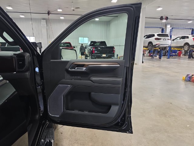 Used 2023 Chevrolet Silverado 1500 High Country w/ High Country Premium Package AWD/4WD image 31