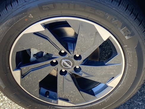 Used 2024 Nissan Rogue SV image 29