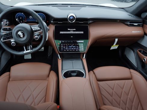 New 2025 Maserati GranCabrio Modena image 2