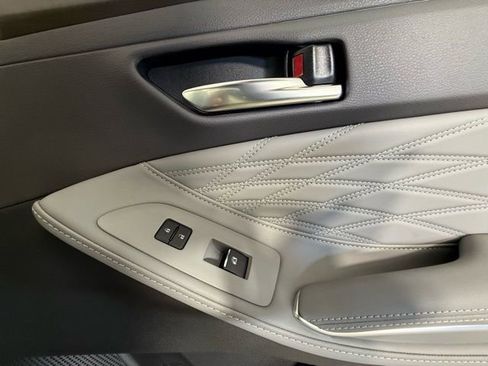 Used 2022 Toyota Avalon Limited w/ Advanced Safety Package image 35