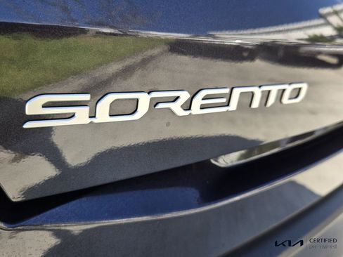 Certified 2025 Kia Sorento LX image 16