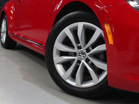 Used 2014 Volkswagen Beetle TDI FWD image 25