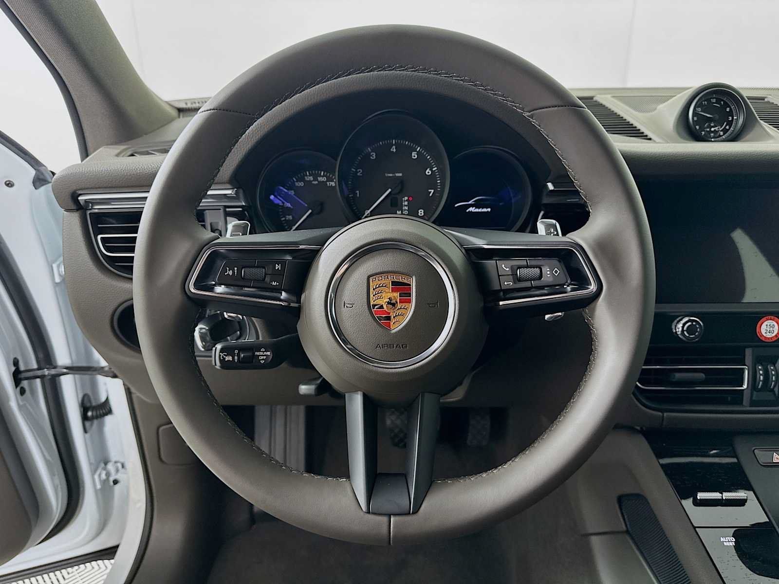 Used 2026 Porsche Macan AWD/4WD image 14