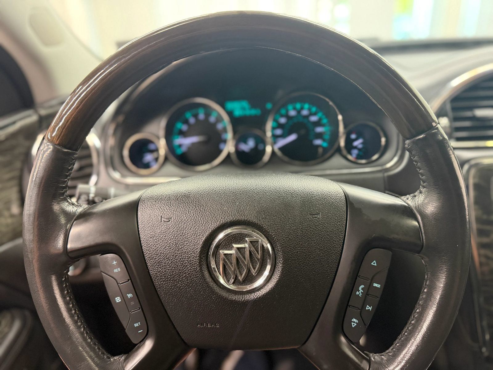 Used 2013 Buick Enclave Premium AWD/4WD image 26