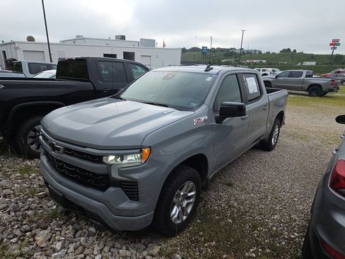 Used 2024 Chevrolet Silverado 1500 RST w/ Z71 Off-Road Package AWD/4WD image 3