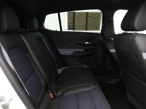 Used 2025 Buick Envista Preferred w/ Convenience II Package FWD image 34