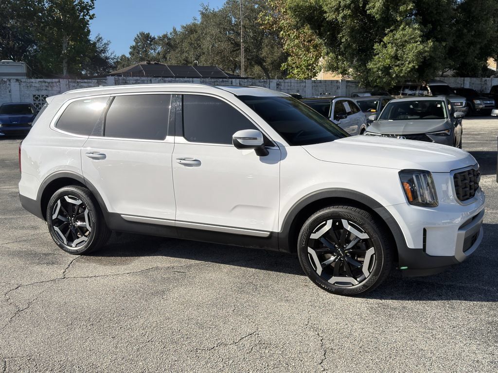 Certified 2023 Kia Telluride S w/ S Sunroof Package AWD/4WD image 2