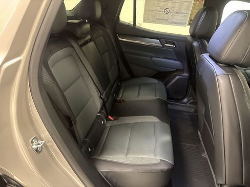 New 2026 GMC Terrain AT4 w/ LPO, Black Badging Package AWD/4WD image 28