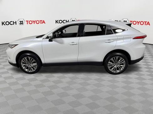 Used 2023 Toyota Venza XLE AWD/4WD image 4