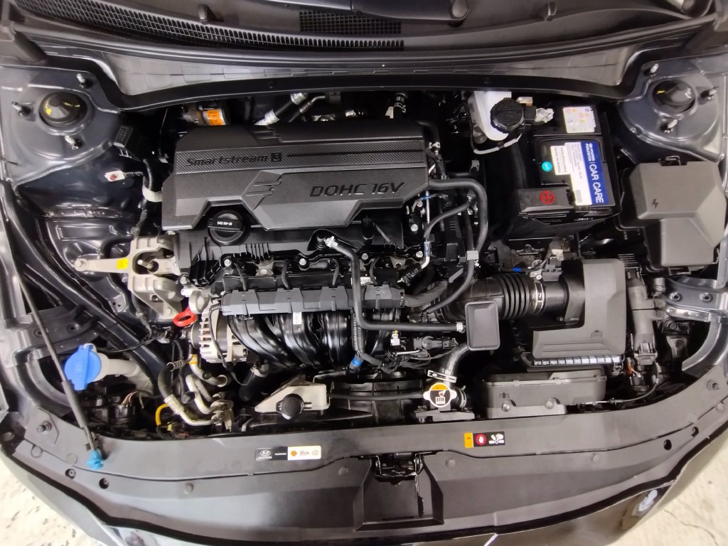 Certified 2024 Hyundai Elantra Limited FWD image 10