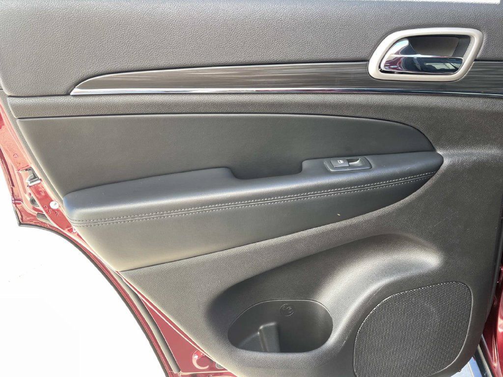 Used 2020 Jeep Grand Cherokee Limited AWD/4WD image 11