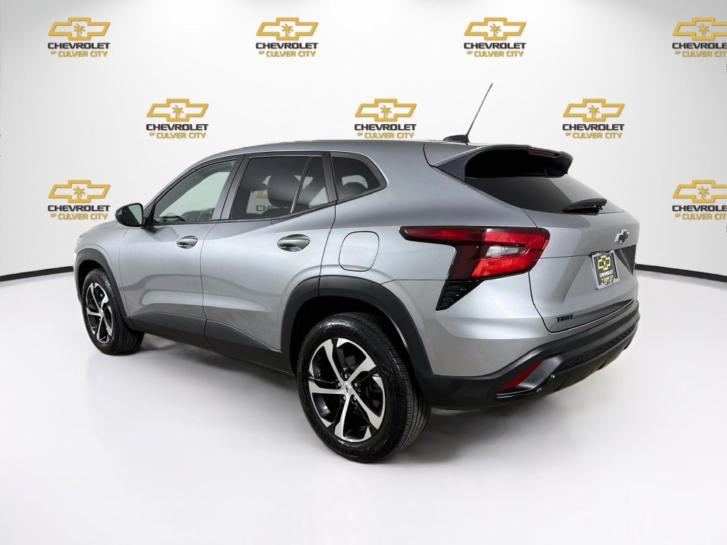 Used 2024 Chevrolet Trax RS w/ Driver Confidence Package FWD image 6