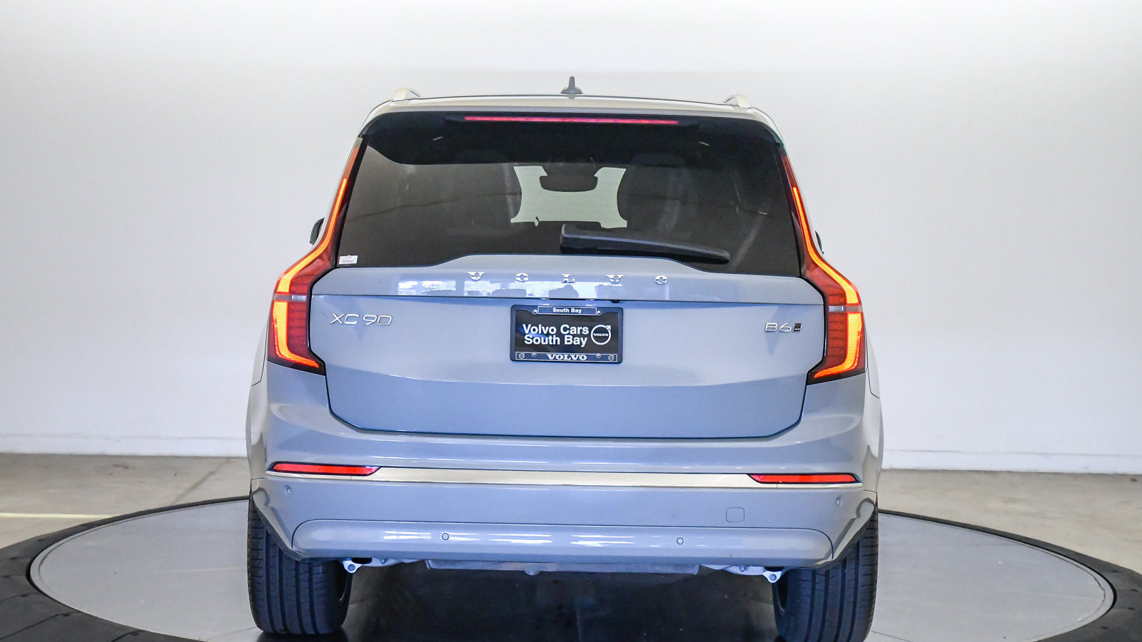 Certified 2026 Volvo XC90 B6 Plus AWD/4WD image 3