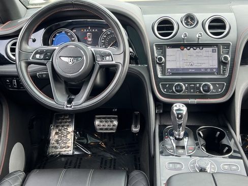 Used 2017 Bentley Bentayga image 4