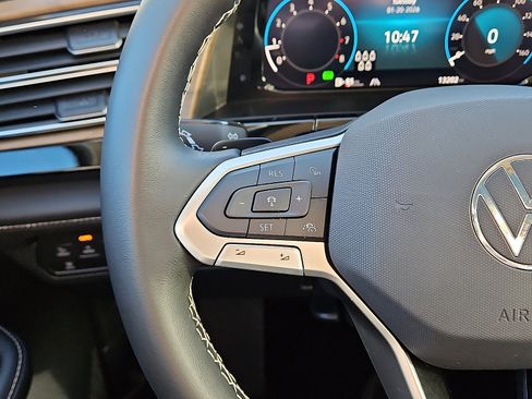 Certified 2025 Volkswagen Atlas SE w/ Panoramic Sunroof Package image 18