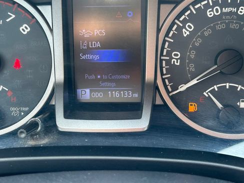Used 2019 Toyota Tacoma SR5 AWD/4WD image 32