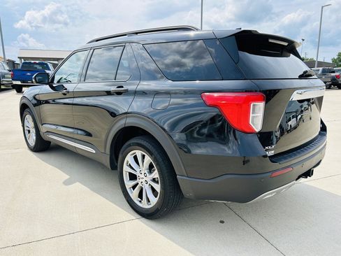 Used 2023 Ford Explorer XLT w/ Equipment Group 202A AWD/4WD image 43