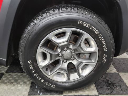 Used 2019 Jeep Cherokee Trailhawk AWD/4WD image 33