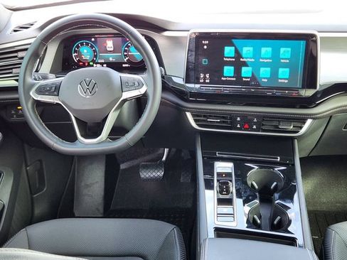 Used 2024 Volkswagen Atlas Cross Sport SE w/ Panoramic Sunroof Package FWD image 28
