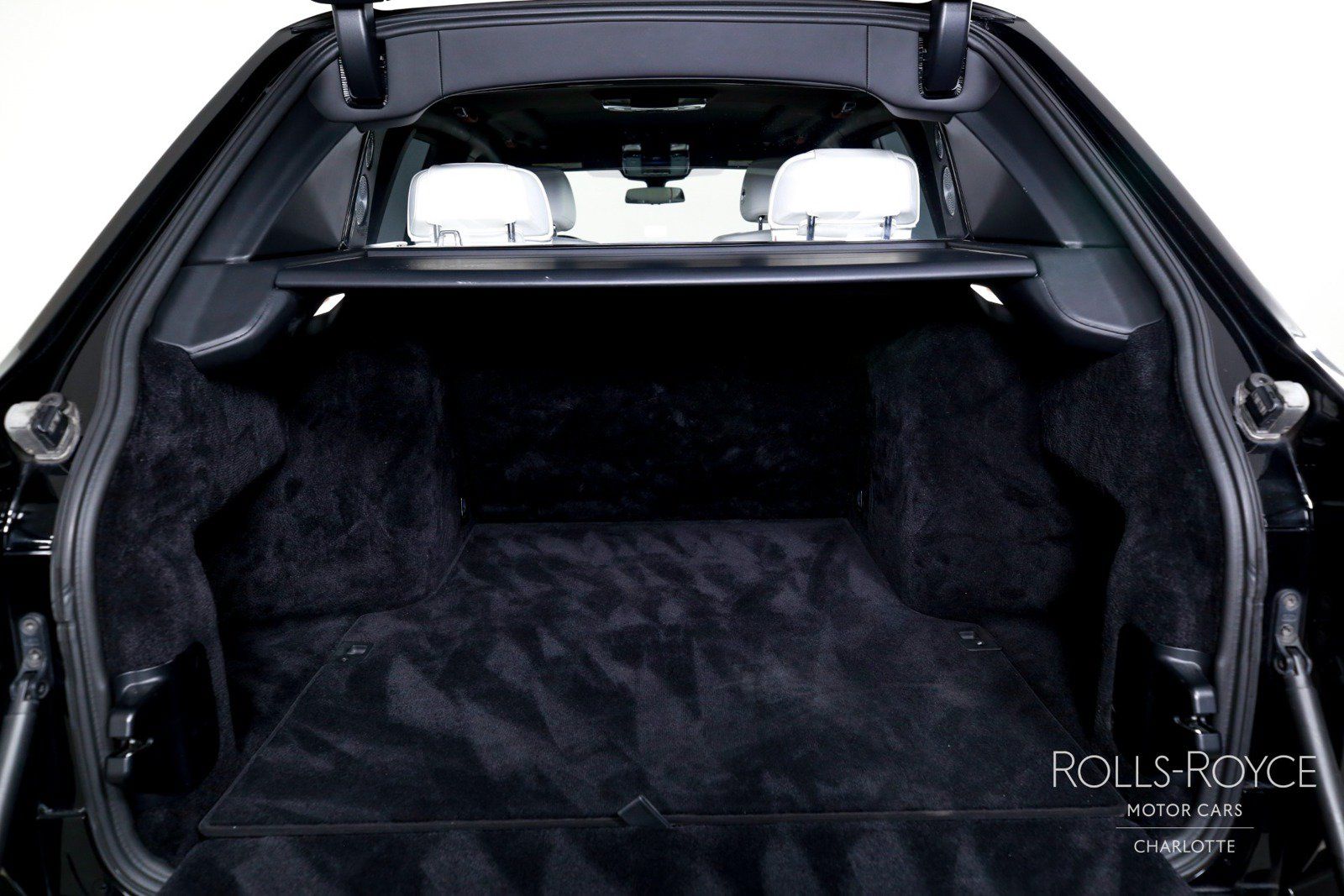 Used 2021 Rolls-Royce Cullinan Black Badge AWD/4WD image 27
