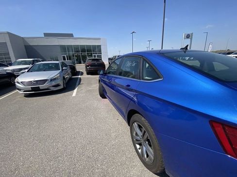 Used 2024 Volkswagen Jetta SE image 6