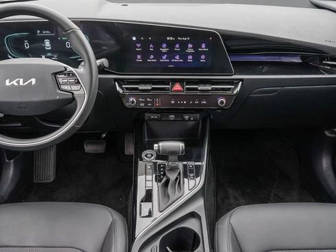 Certified 2025 Kia Niro EX FWD image 15