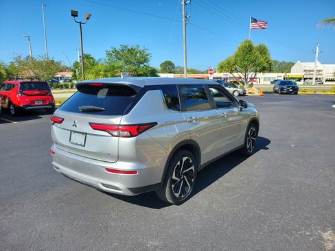 Used 2024 Mitsubishi Outlander SE Black Edition FWD image 6