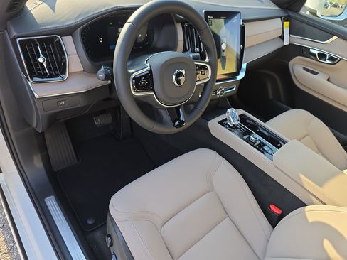 New 2026 Volvo XC90 B5 Plus w/ Protection Package Premier image 9