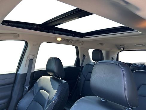 Used 2023 Nissan Pathfinder SL w/ SL Premium Package image 18