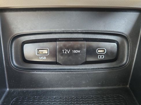 Used 2023 Hyundai Venue SEL FWD image 24