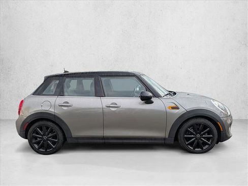 Used 2016 MINI Cooper 4-Door Hardtop image 4