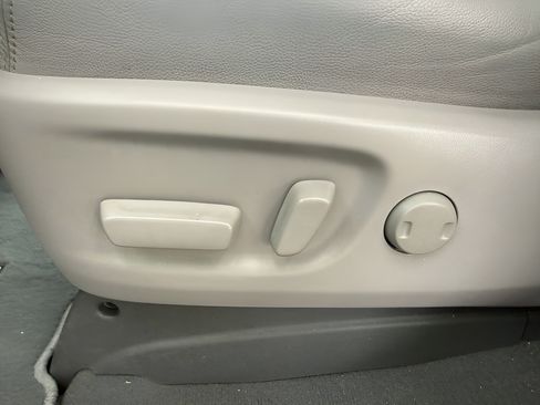 Used 2020 Toyota Sienna XLE w/ XLE Navigation Package FWD image 10