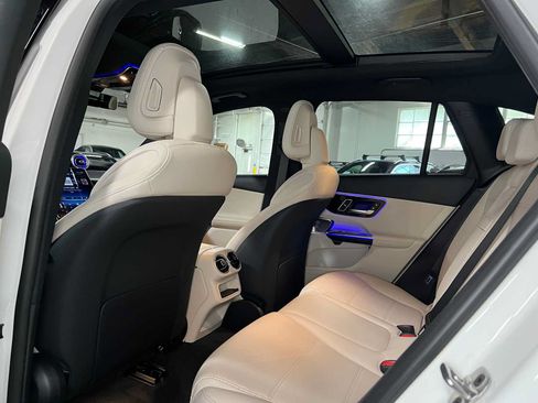 Used 2025 Mercedes-Benz GLC 300 4MATIC image 19