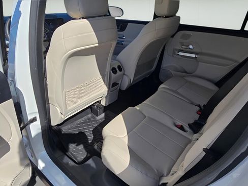 Used 2021 Mercedes-Benz GLB 250 4MATIC w/ Premium Package image 27