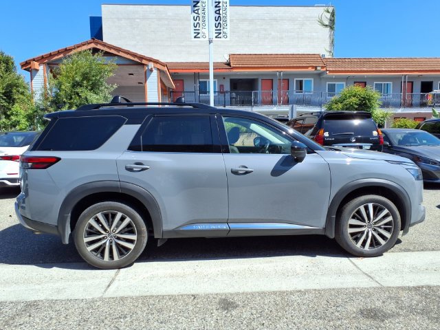Certified 2025 Nissan Pathfinder Platinum FWD image 27