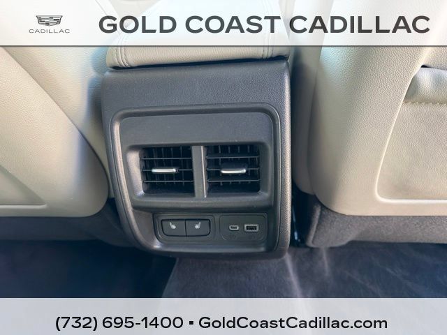 Used 2021 Cadillac XT4 Luxury w/ Cold Weather Package FWD image 9