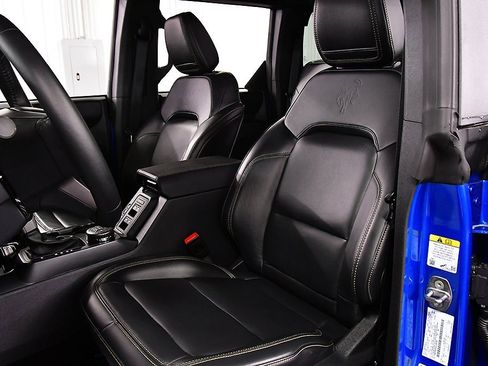 Used 2025 Ford Bronco Badlands image 28