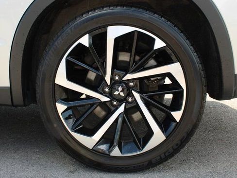 Used 2022 Mitsubishi Outlander SE image 41