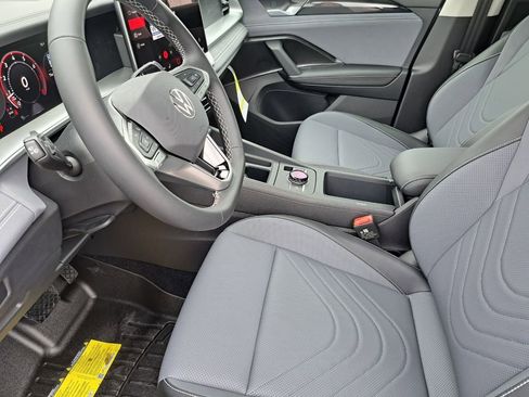 New 2026 Volkswagen Tiguan SE image 19