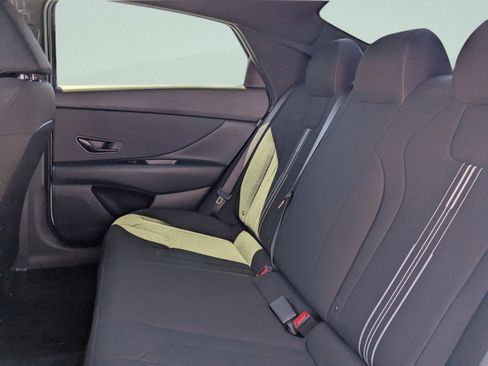 New 2025 Hyundai Elantra SEL FWD image 12