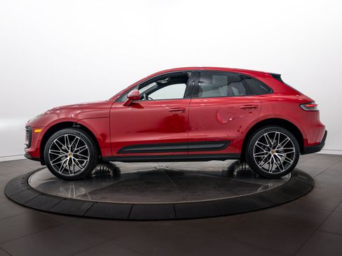 Certified 2026 Porsche Macan AWD/4WD image 2