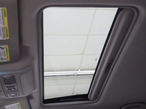 Used 2014 Nissan Frontier SL w/ SL Moonroof Package AWD/4WD image 19