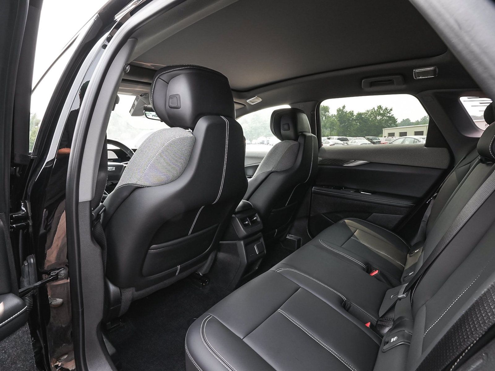 Used 2025 Cadillac Optiq Luxury 1 AWD/4WD image 39