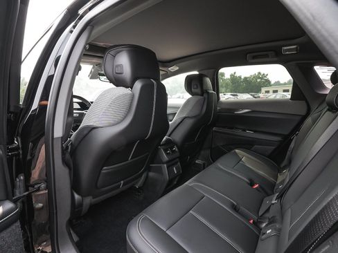 Used 2025 Cadillac Optiq Luxury 1 AWD/4WD image 39