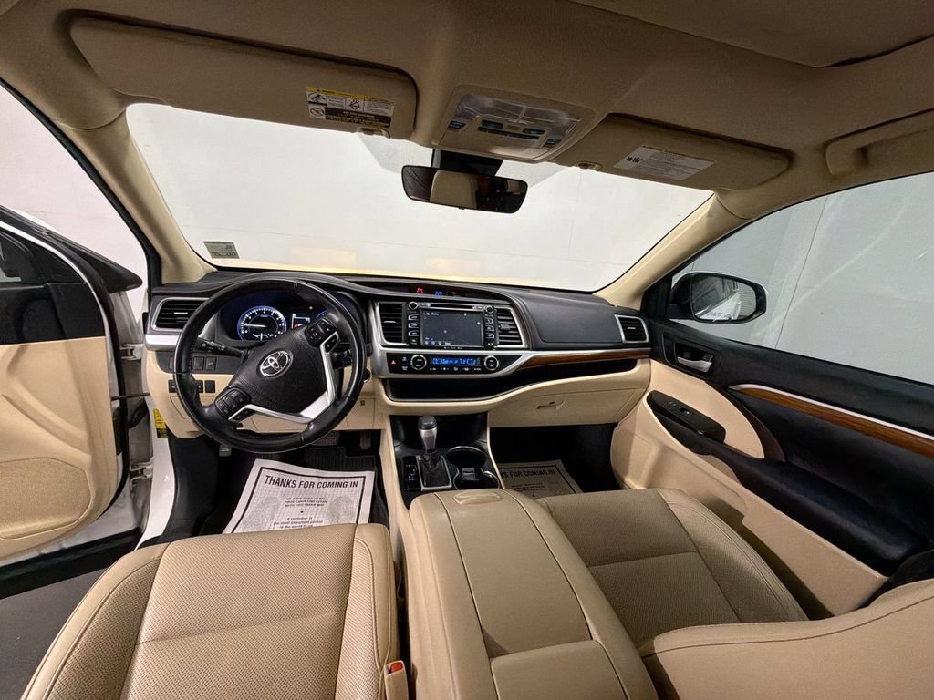 Used 2017 Toyota Highlander Limited FWD image 21