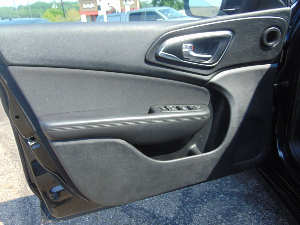 Used 2016 Chrysler 200 LX FWD image 19